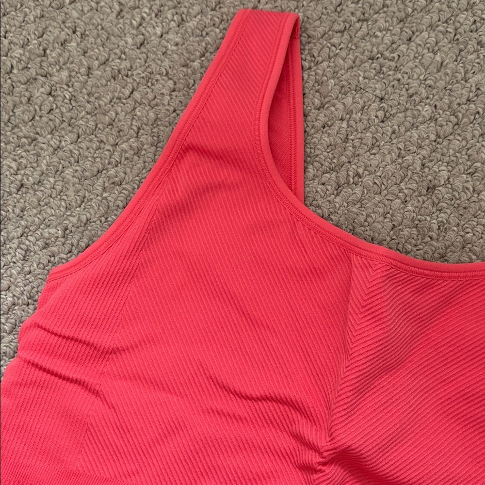 All in Motion Cropped Seamless Tank Top - Picture 5 of 7